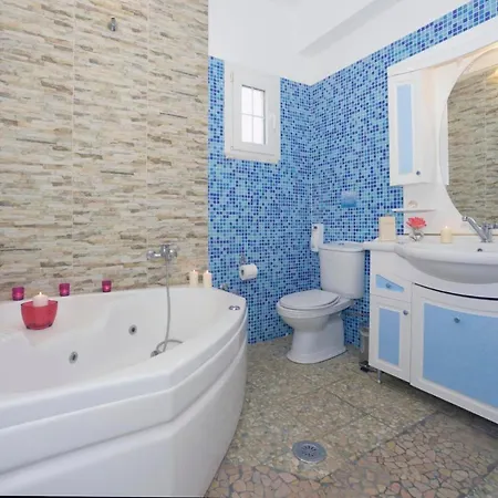 Paramonas Sleeps 4 Pool Air Con Wifi Villa