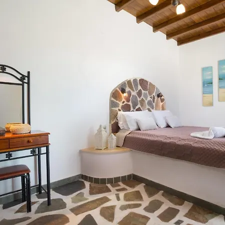 Paramonas Sleeps 4 Pool Air Con Wifi