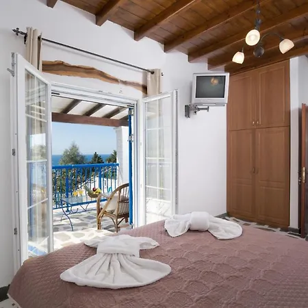 Paramonas Sleeps 4 Pool Air Con Wifi *